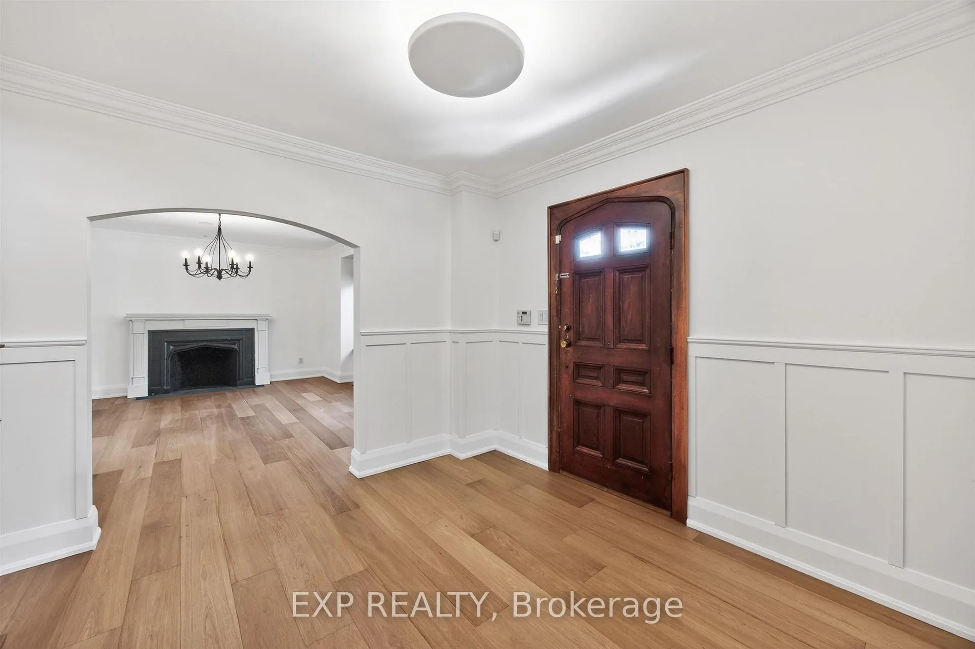 Photo 5 of 25 Kingsgarden Road, Etobicoke, Kingsway South — HOMEH