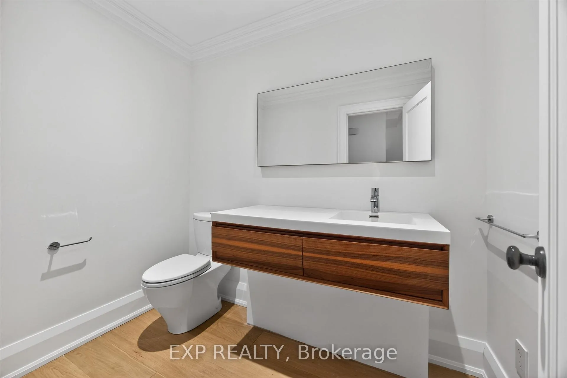 Photo 15 of 25 Kingsgarden Road, Etobicoke, Kingsway South — HOMEH