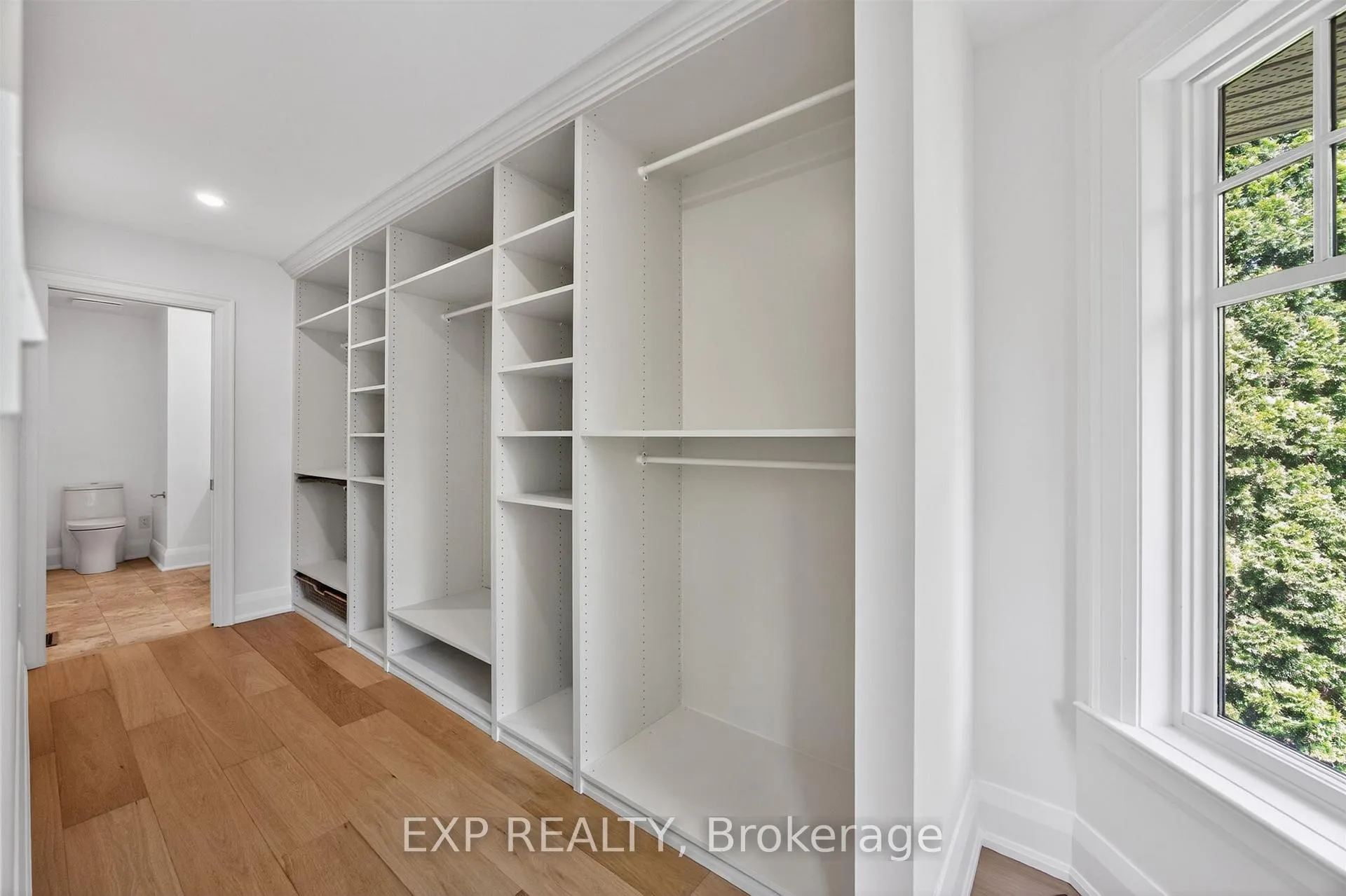 Photo 27 of 25 Kingsgarden Road, Etobicoke, Kingsway South — HOMEH