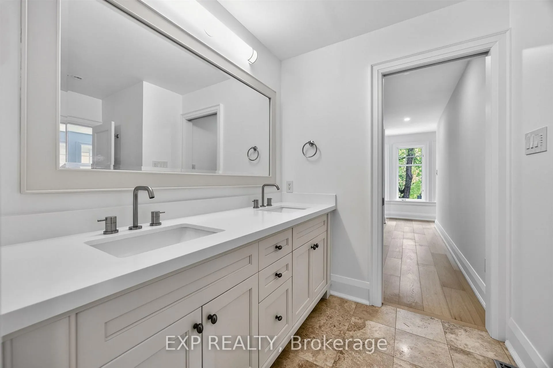 Photo 28 of 25 Kingsgarden Road, Etobicoke, Kingsway South — HOMEH