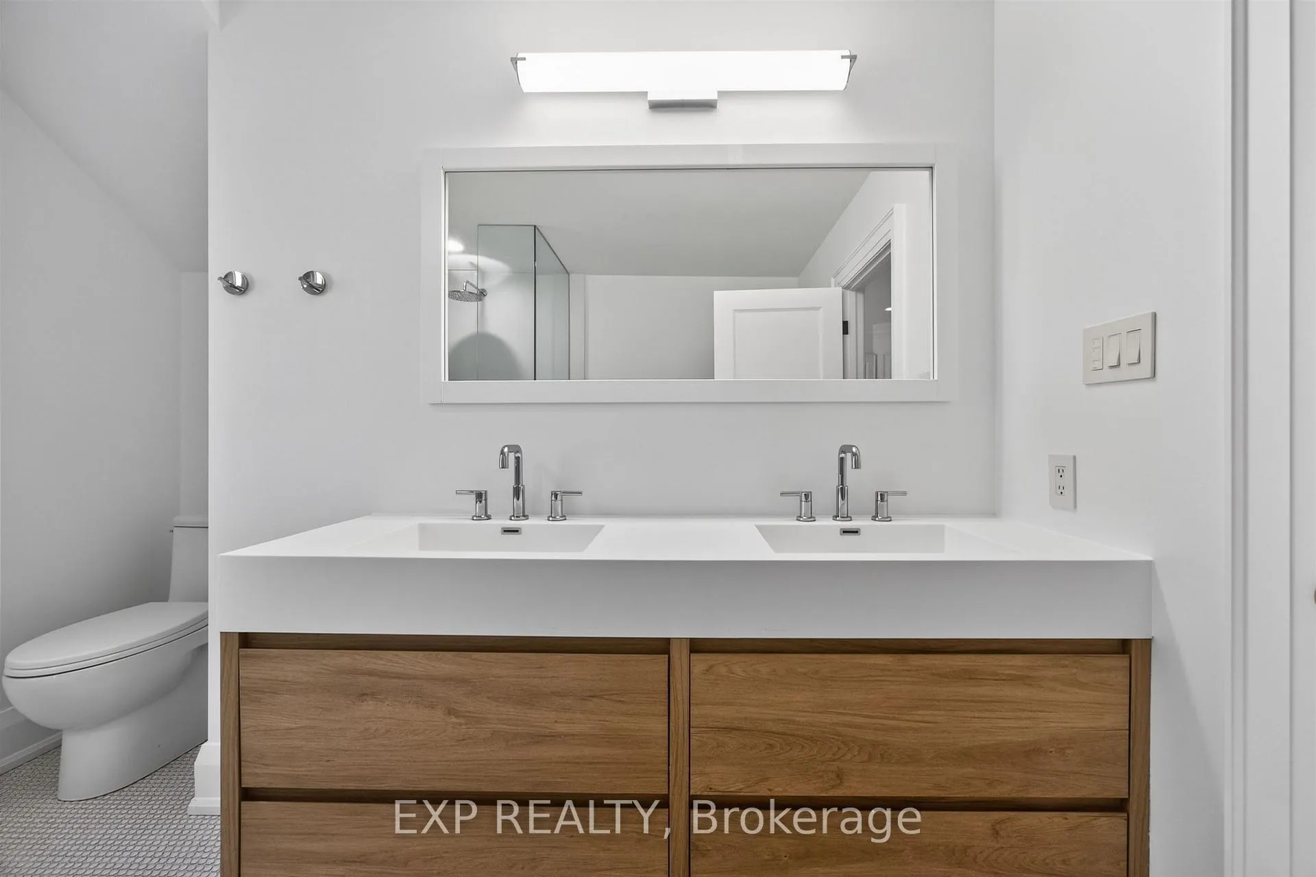 Photo 38 of 25 Kingsgarden Road, Etobicoke, Kingsway South — HOMEH