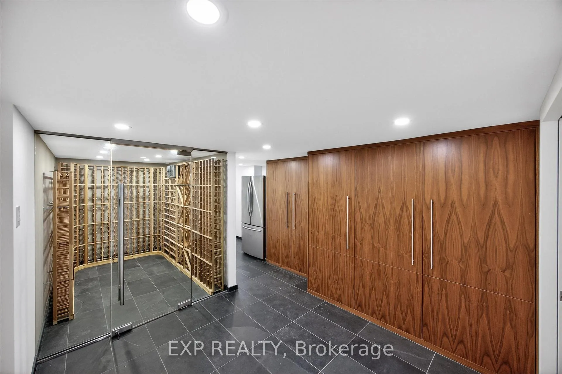 Photo 43 of 25 Kingsgarden Road, Etobicoke, Kingsway South — HOMEH