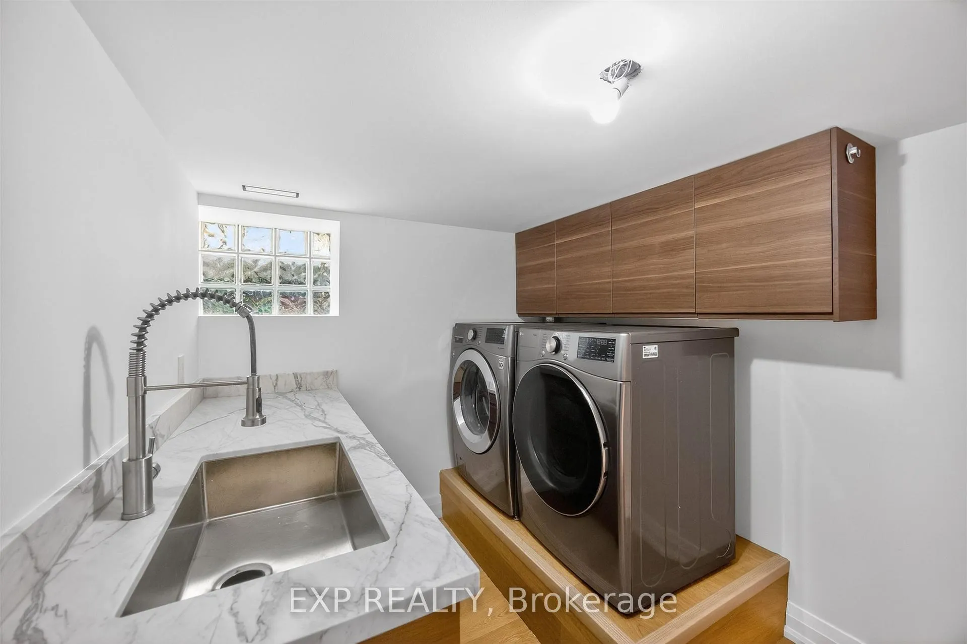 Photo 44 of 25 Kingsgarden Road, Etobicoke, Kingsway South — HOMEH