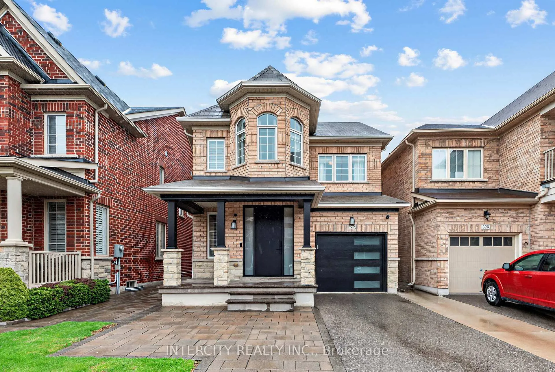Photo 2 of 322 Moody Drive, Vaughan, Kleinburg — HOMEH