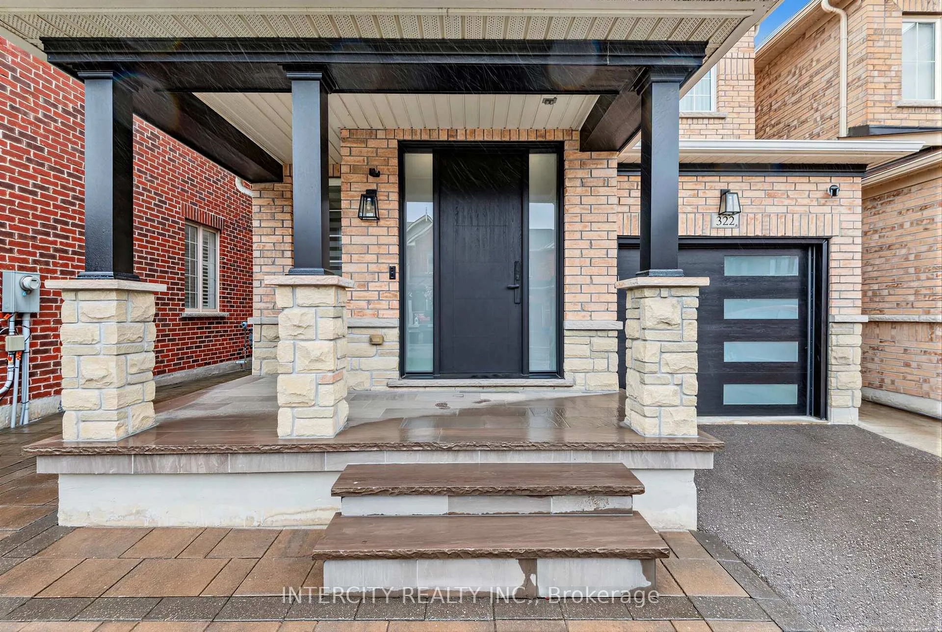 Photo 3 of 322 Moody Drive, Vaughan, Kleinburg — HOMEH