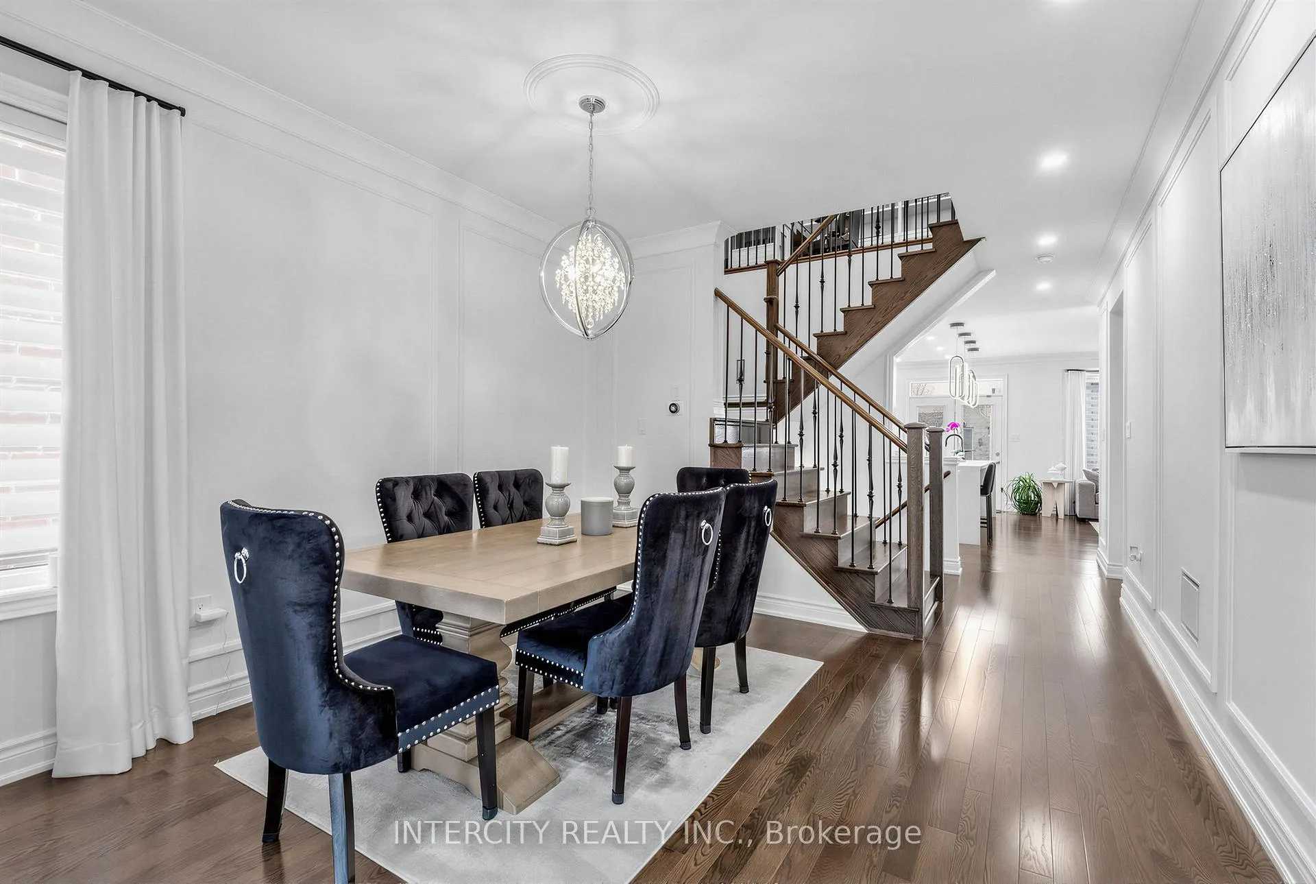 Photo 4 of 322 Moody Drive, Vaughan, Kleinburg — HOMEH