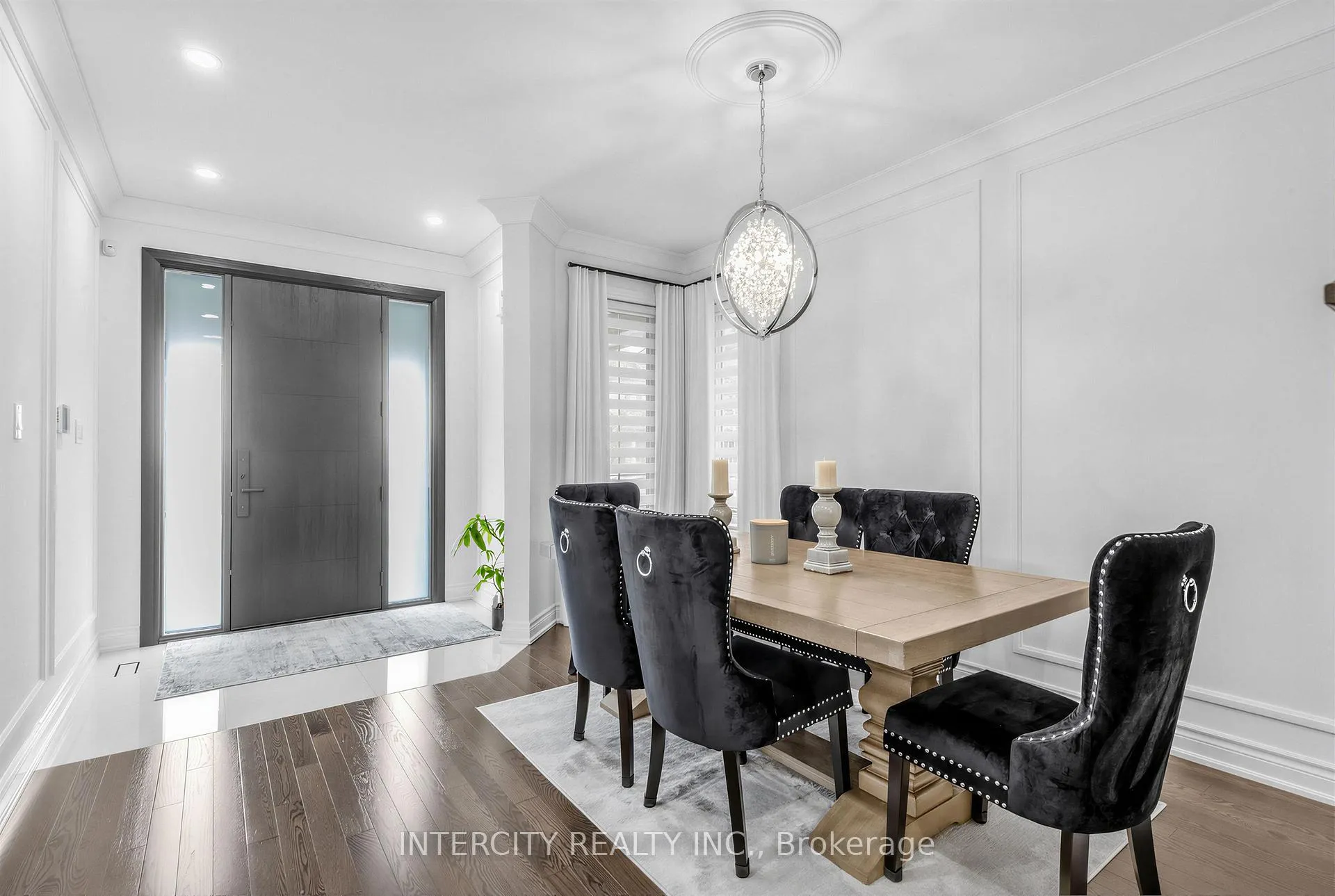 Photo 5 of 322 Moody Drive, Vaughan, Kleinburg — HOMEH