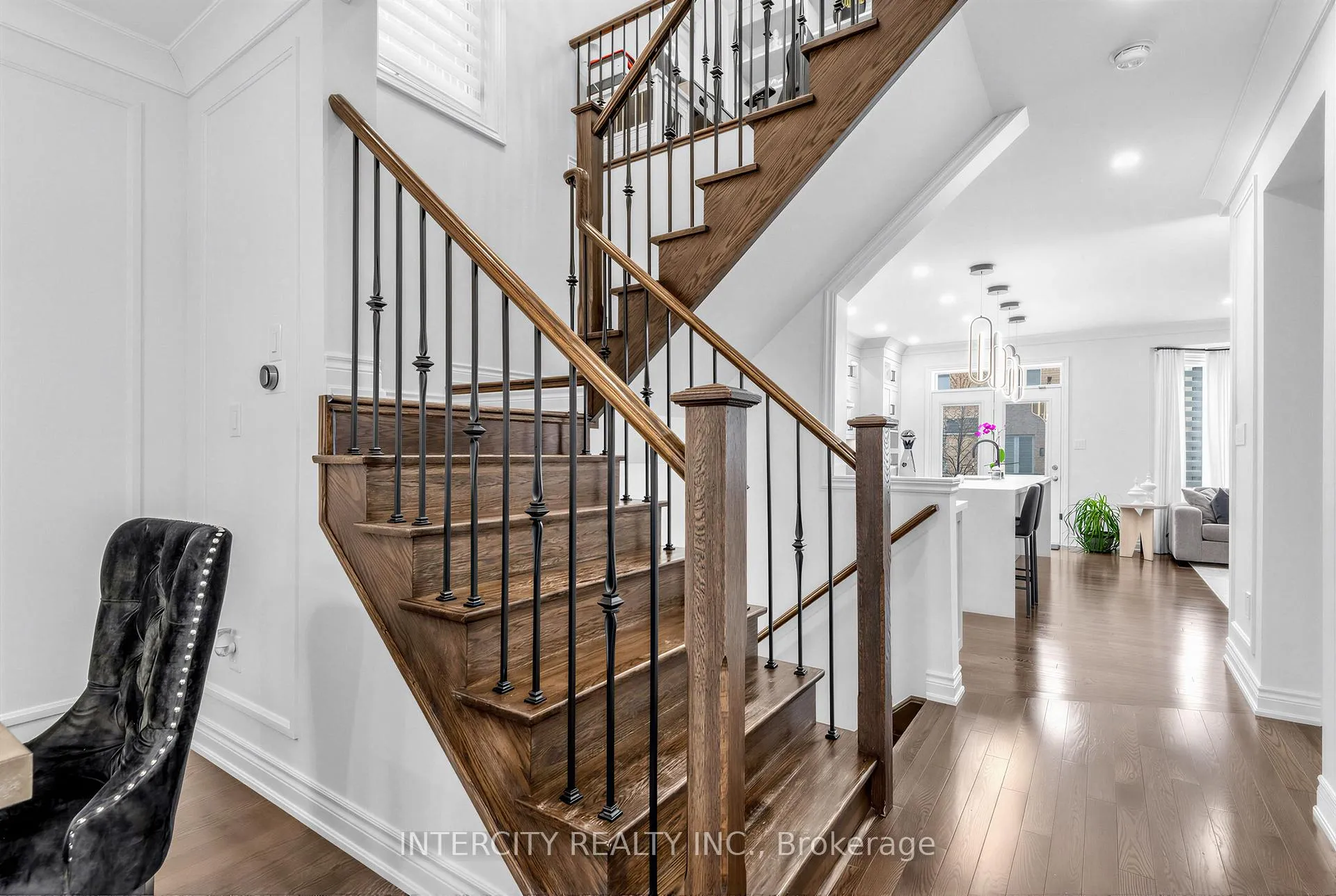 Photo 6 of 322 Moody Drive, Vaughan, Kleinburg — HOMEH