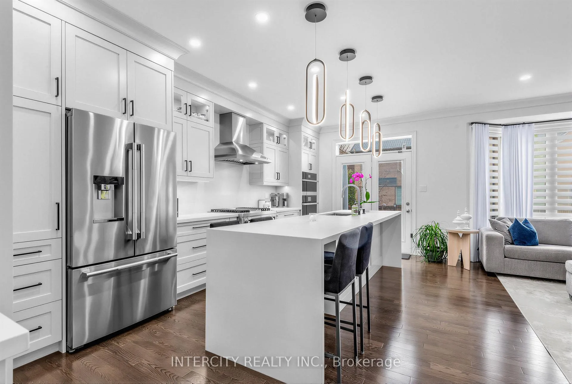Photo 7 of 322 Moody Drive, Vaughan, Kleinburg — HOMEH