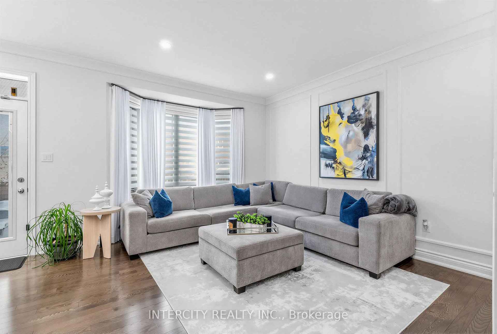 Photo 8 of 322 Moody Drive, Vaughan, Kleinburg — HOMEH