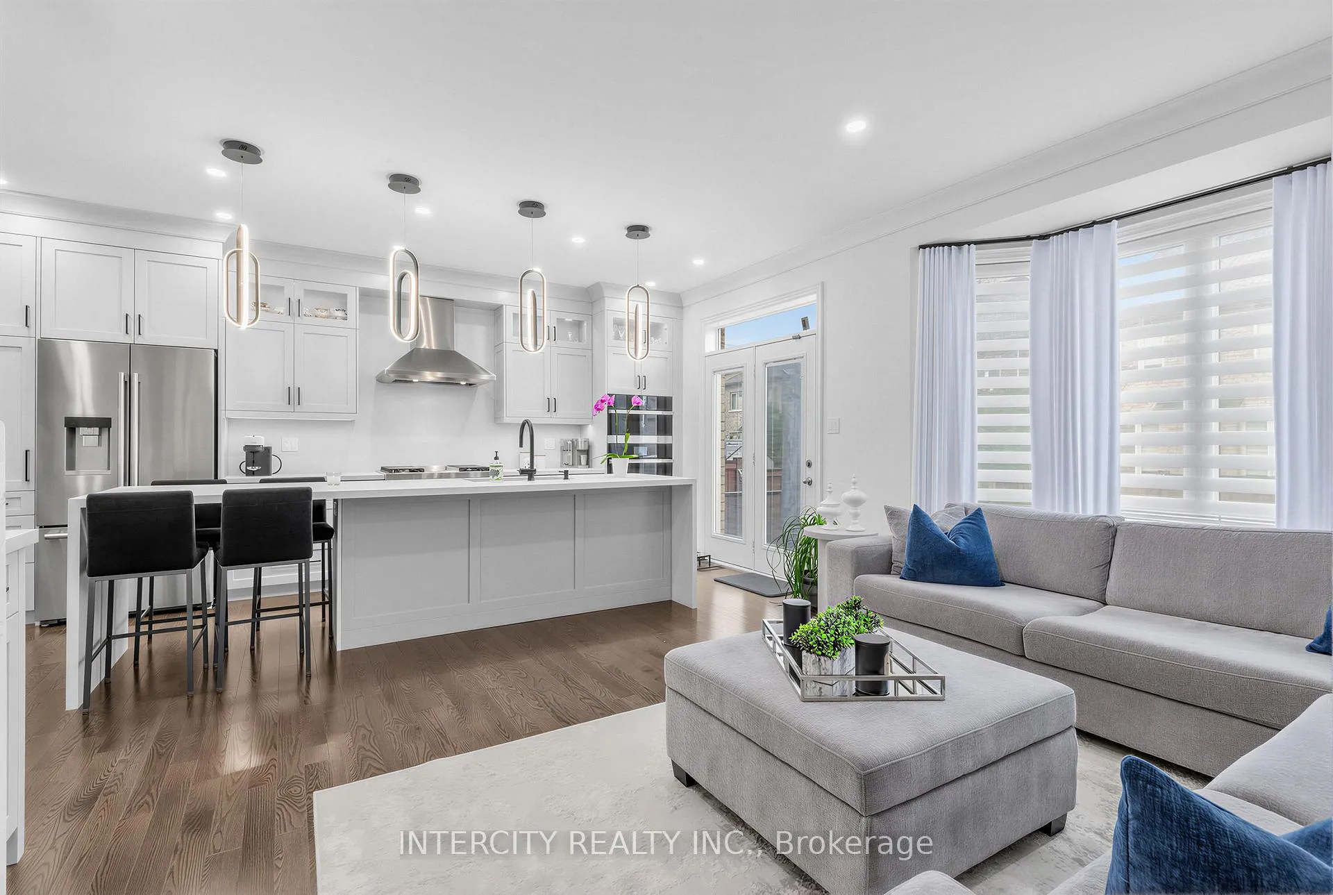 Photo 9 of 322 Moody Drive, Vaughan, Kleinburg — HOMEH
