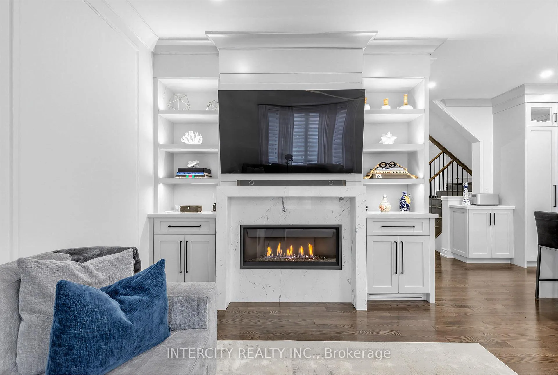 Photo 11 of 322 Moody Drive, Vaughan, Kleinburg — HOMEH