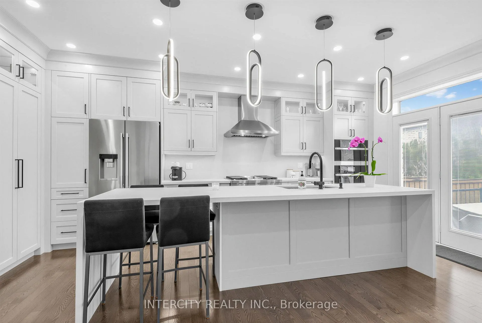 Photo 12 of 322 Moody Drive, Vaughan, Kleinburg — HOMEH