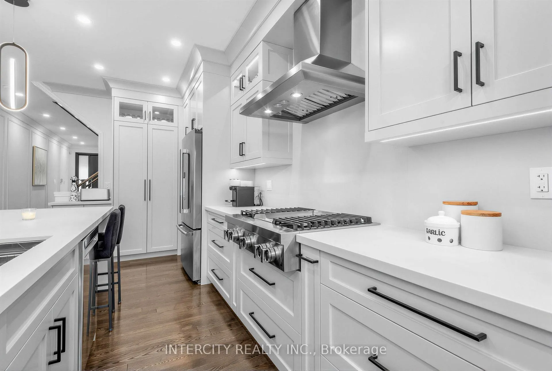 Photo 13 of 322 Moody Drive, Vaughan, Kleinburg — HOMEH