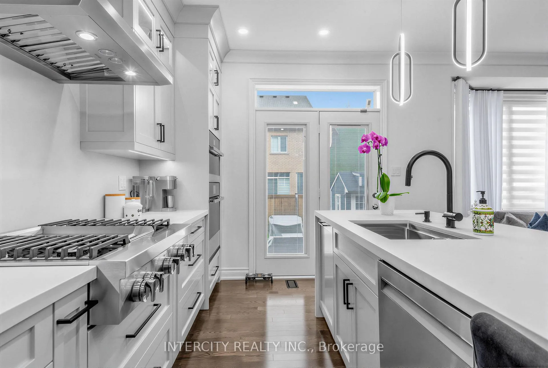 Photo 14 of 322 Moody Drive, Vaughan, Kleinburg — HOMEH
