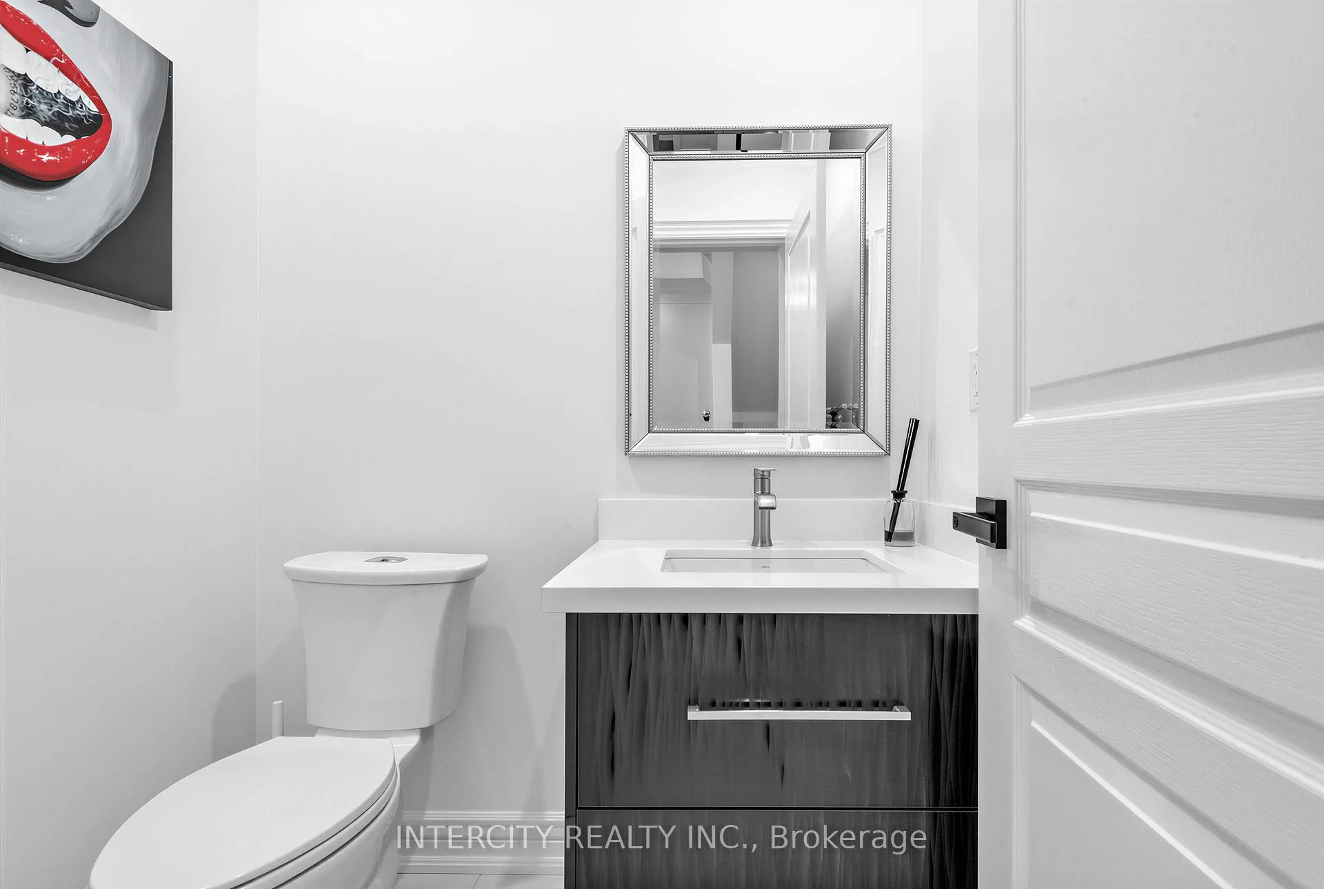 Photo 15 of 322 Moody Drive, Vaughan, Kleinburg — HOMEH