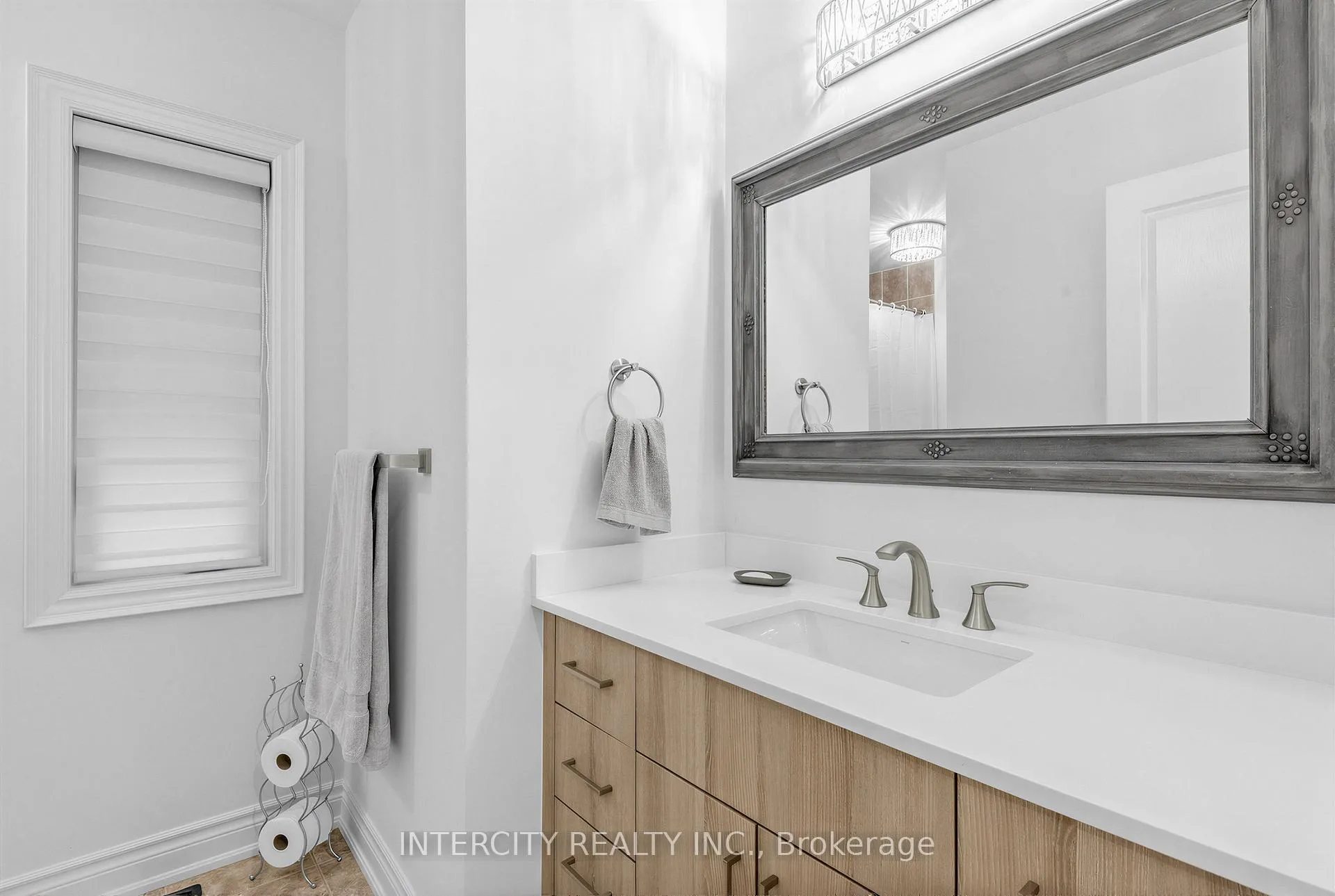 Photo 16 of 322 Moody Drive, Vaughan, Kleinburg — HOMEH