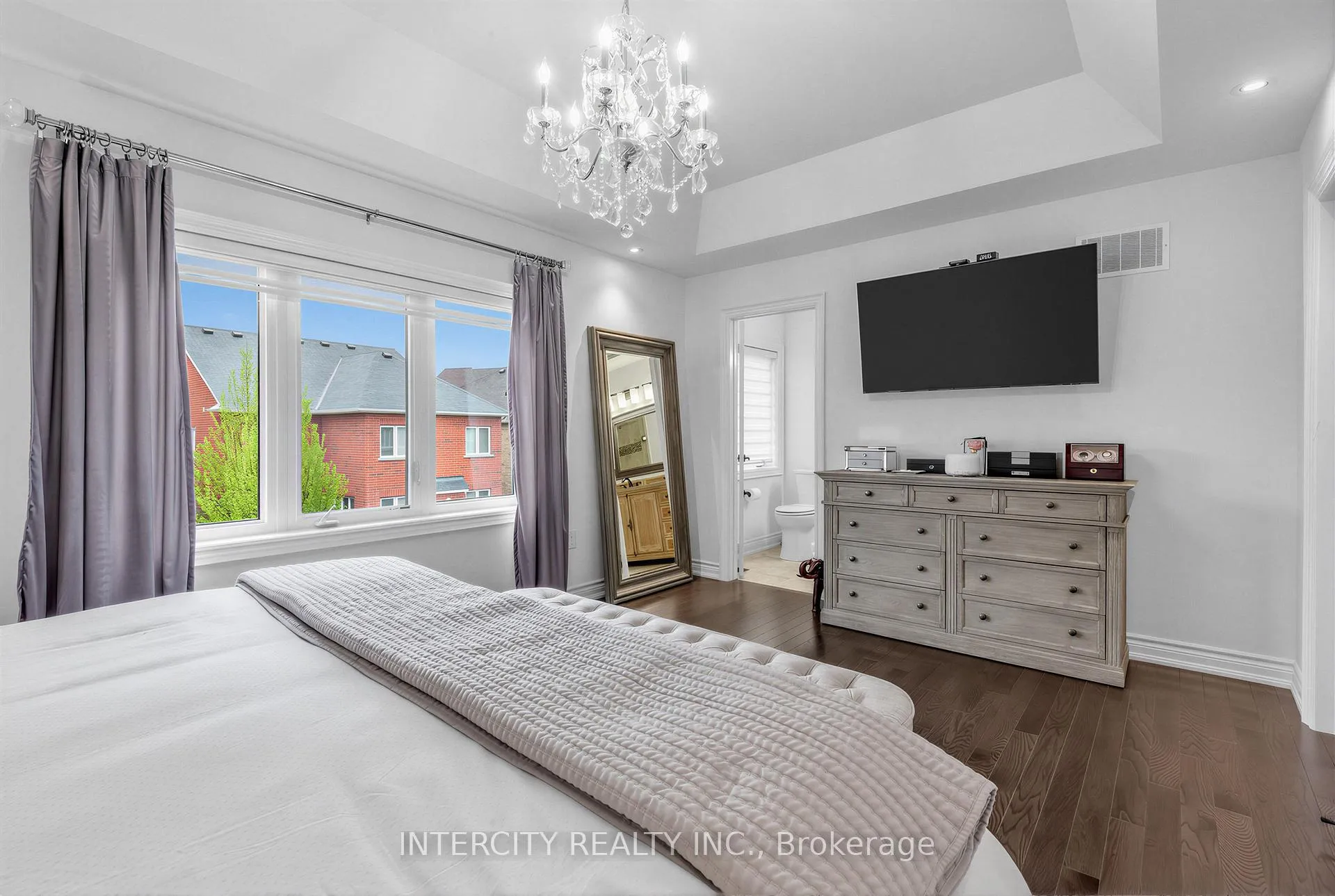 Photo 22 of 322 Moody Drive, Vaughan, Kleinburg — HOMEH