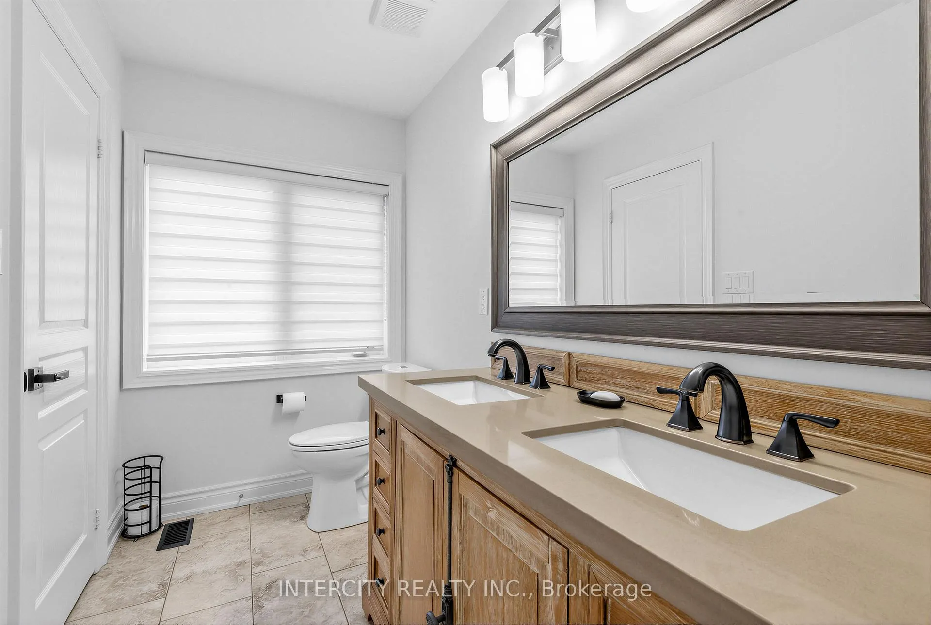 Photo 24 of 322 Moody Drive, Vaughan, Kleinburg — HOMEH