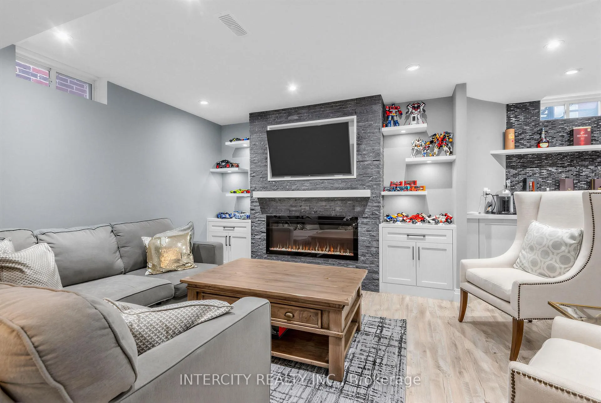 Photo 29 of 322 Moody Drive, Vaughan, Kleinburg — HOMEH