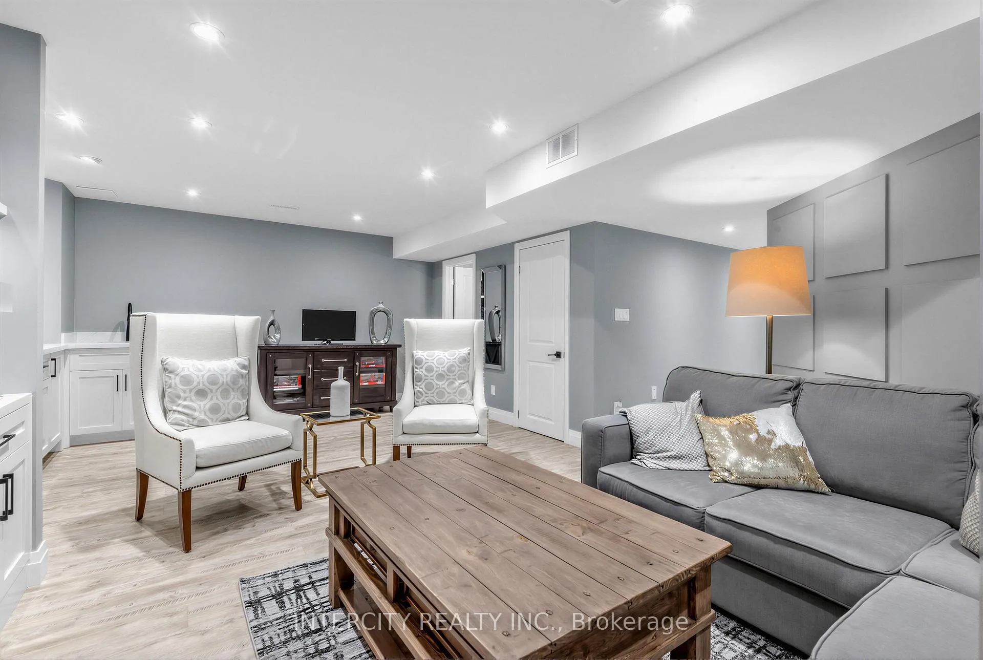 Photo 31 of 322 Moody Drive, Vaughan, Kleinburg — HOMEH