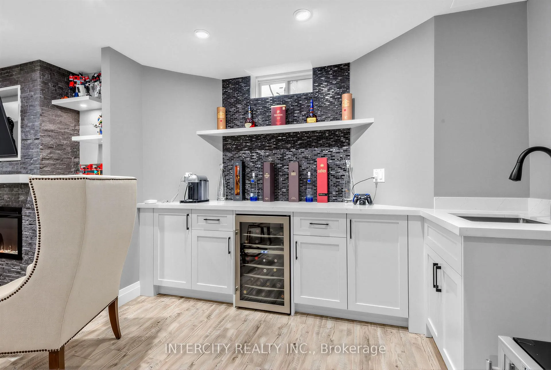 Photo 32 of 322 Moody Drive, Vaughan, Kleinburg — HOMEH