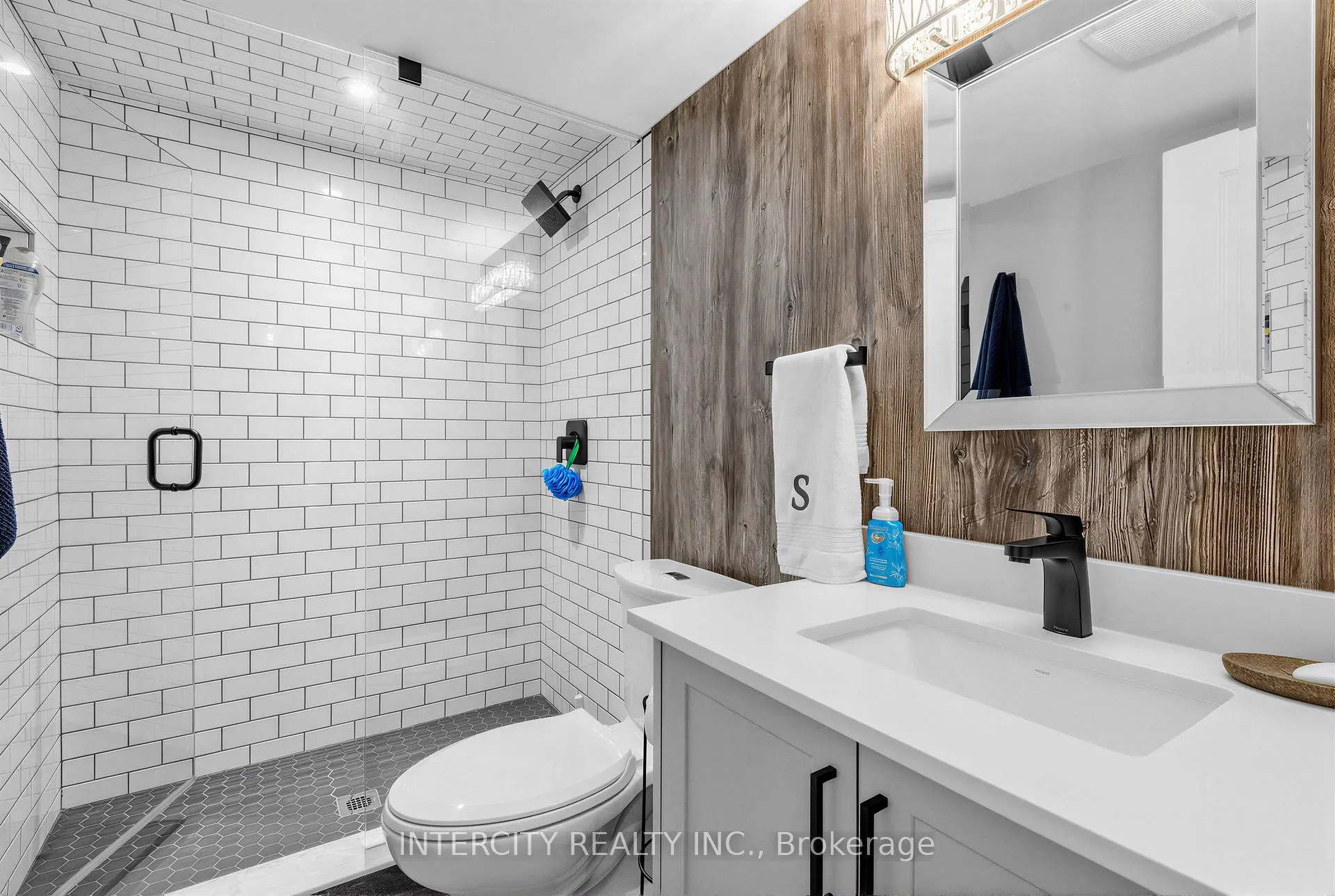 Photo 33 of 322 Moody Drive, Vaughan, Kleinburg — HOMEH