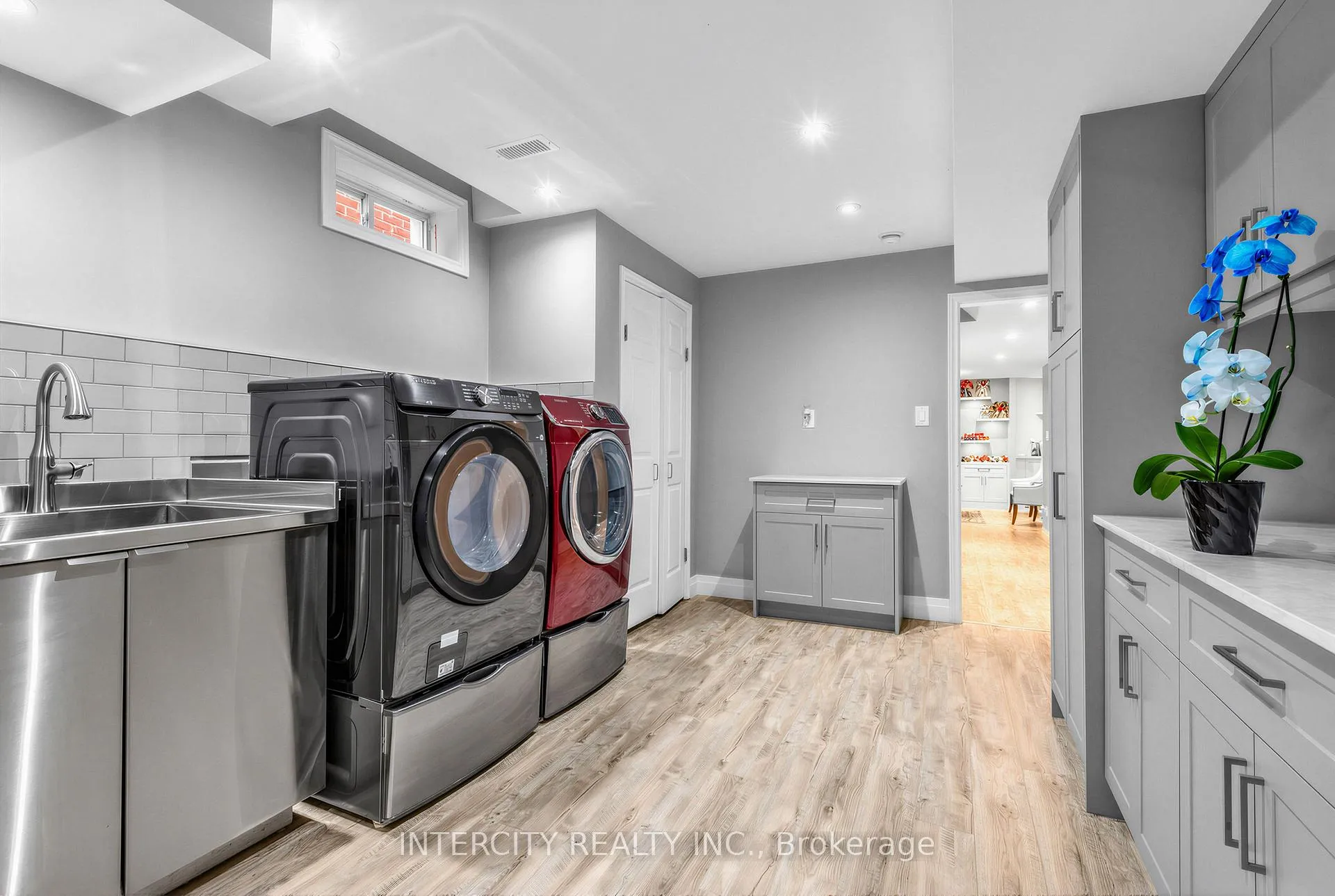 Photo 34 of 322 Moody Drive, Vaughan, Kleinburg — HOMEH