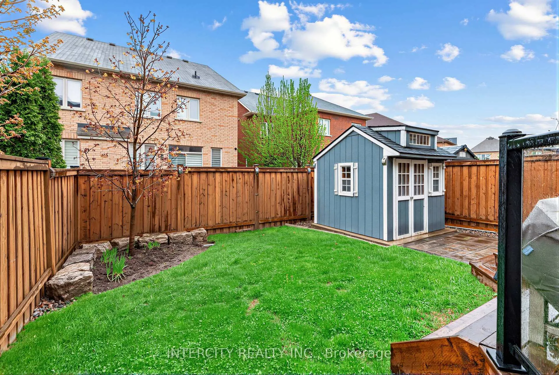 Photo 37 of 322 Moody Drive, Vaughan, Kleinburg — HOMEH