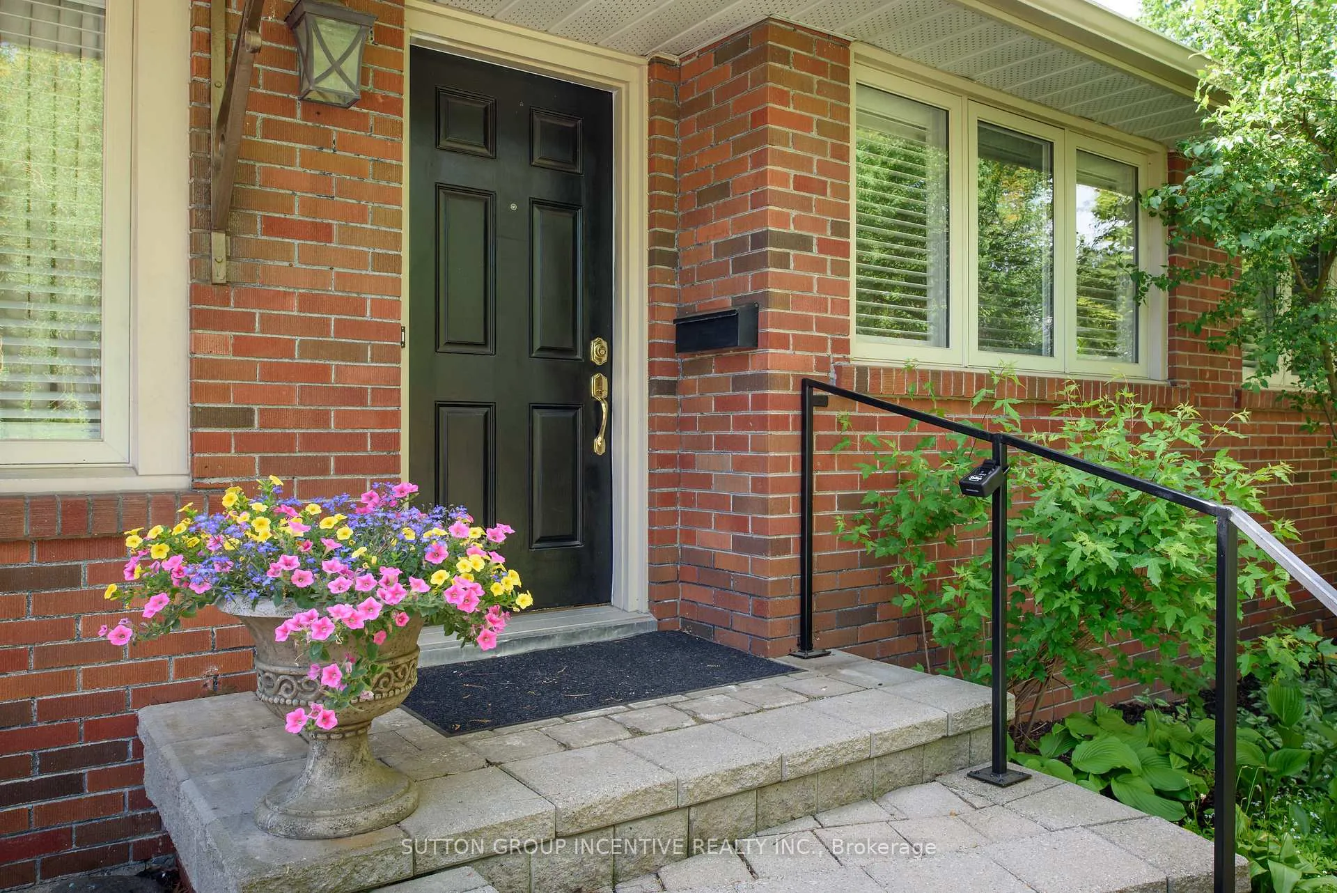 Photo 3 of 81 Letitia Street, Barrie, Sunnidale — HOMEH