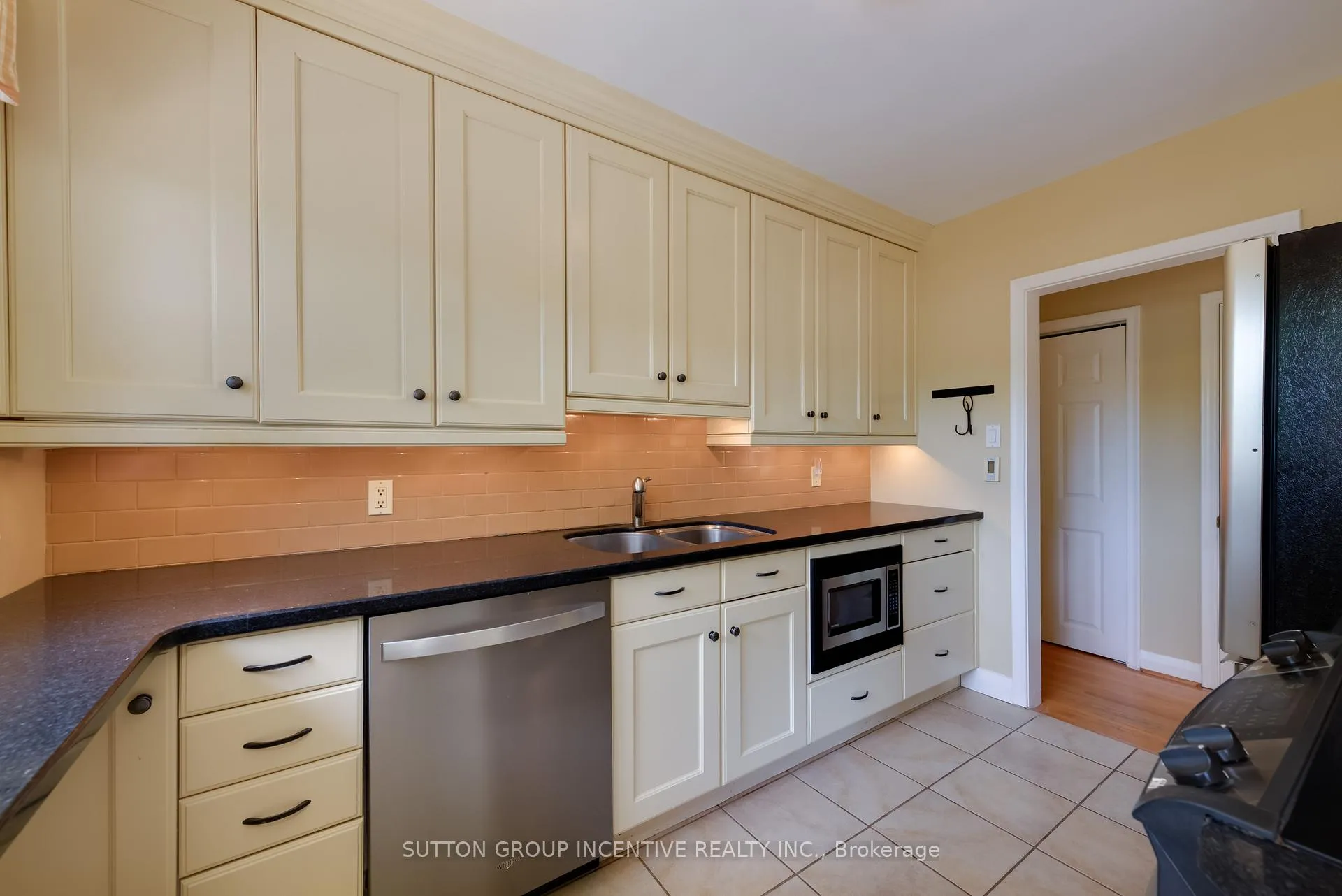 Photo 18 of 81 Letitia Street, Barrie, Sunnidale — HOMEH