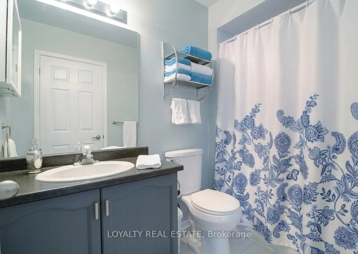 Photo 8 of 33 Sprucedale Way, Whitby, Pringle Creek — HOMEH