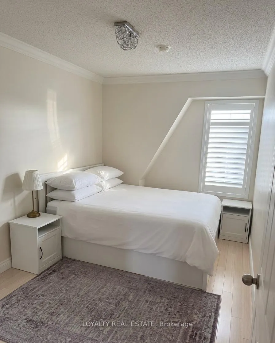 Photo 9 of 33 Sprucedale Way, Whitby, Pringle Creek — HOMEH