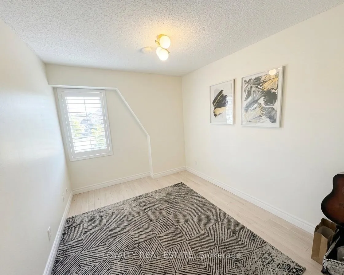 Photo 10 of 33 Sprucedale Way, Whitby, Pringle Creek — HOMEH