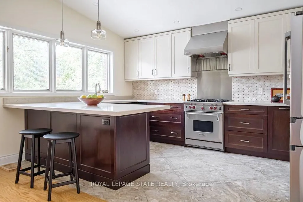 Photo 4 of 12 Bond Street S, Hamilton, Westdale — HOMEH