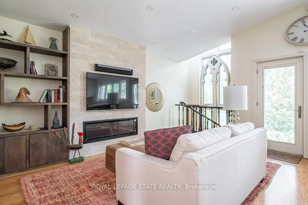 Photo 6 of 12 Bond Street S, Hamilton, Westdale — HOMEH