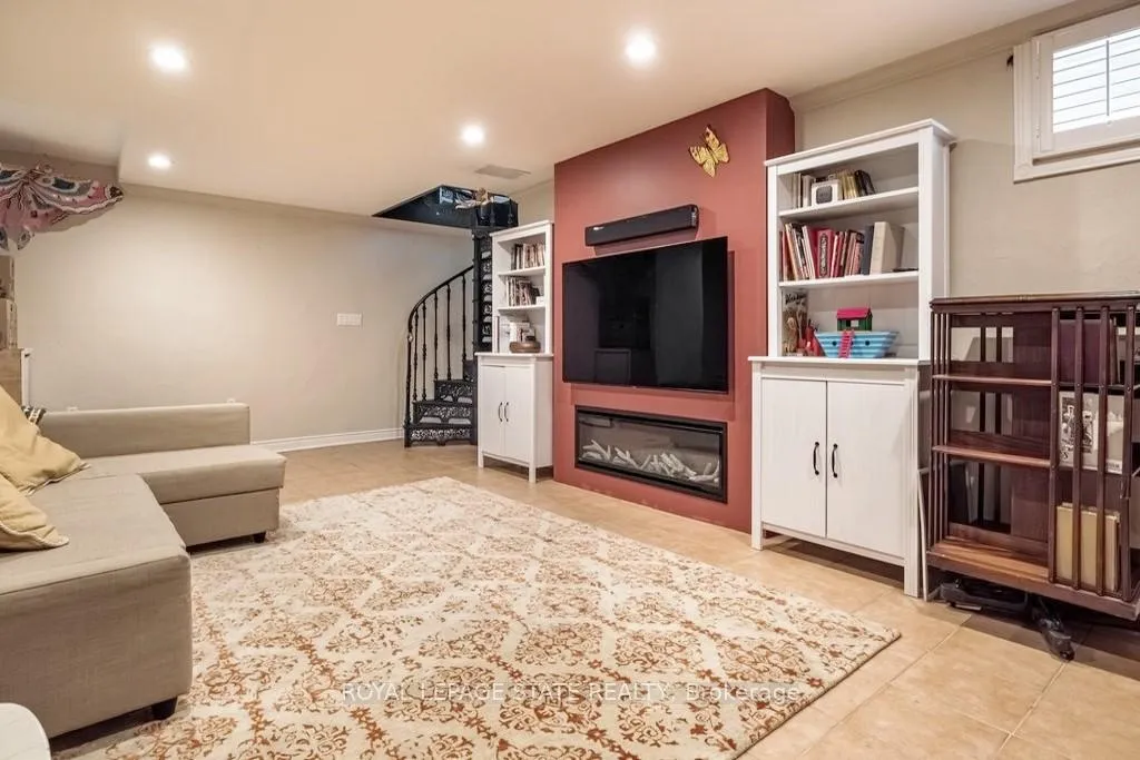 Photo 9 of 12 Bond Street S, Hamilton, Westdale — HOMEH
