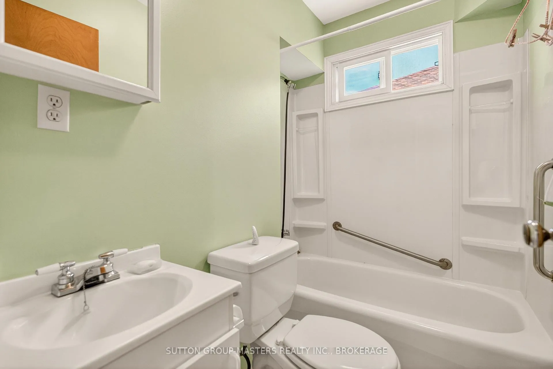 Photo 23 of 21 Connaught Street, Kingston, East of Sir John A. Blvd — HOMEH