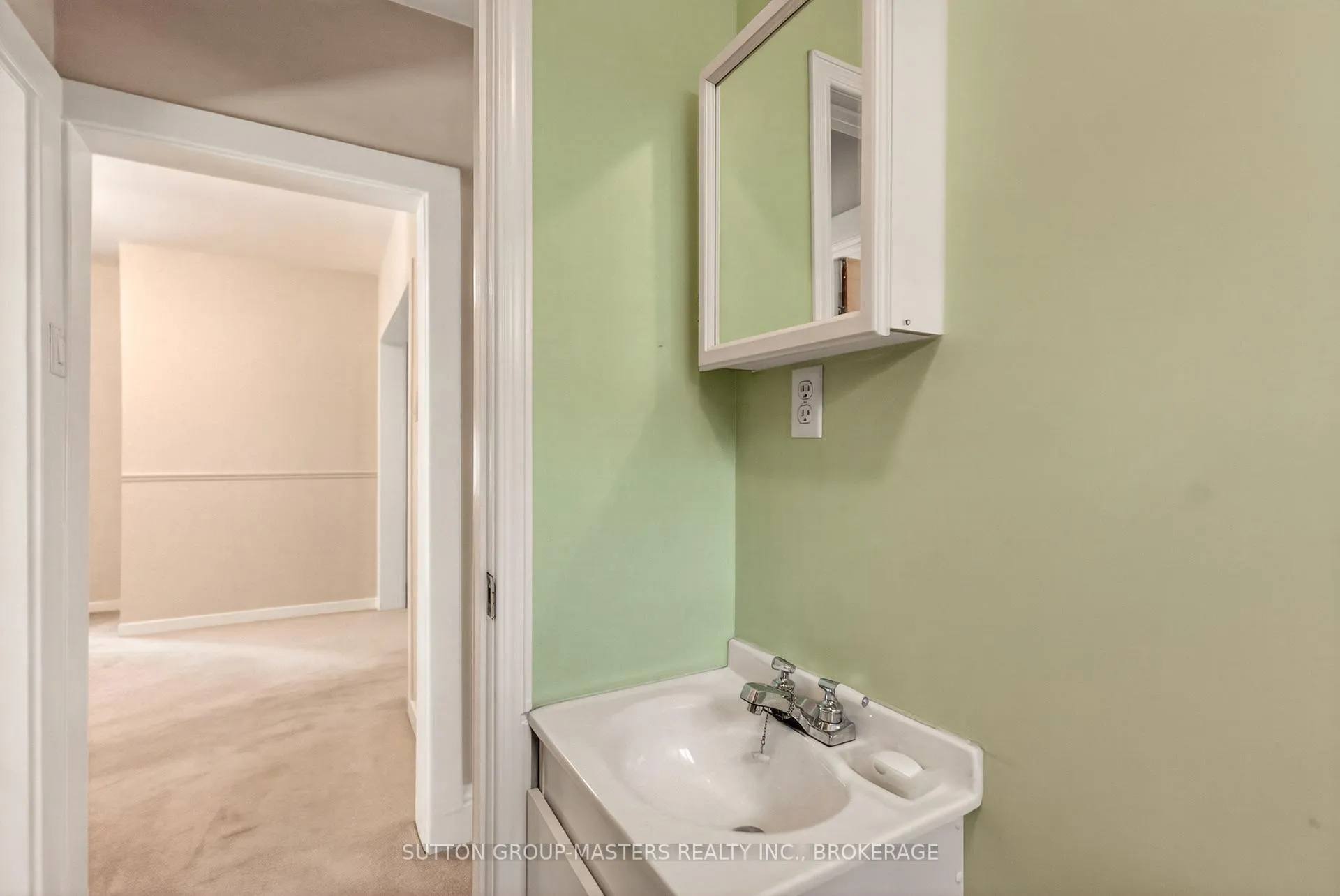 Photo 25 of 21 Connaught Street, Kingston, East of Sir John A. Blvd — HOMEH