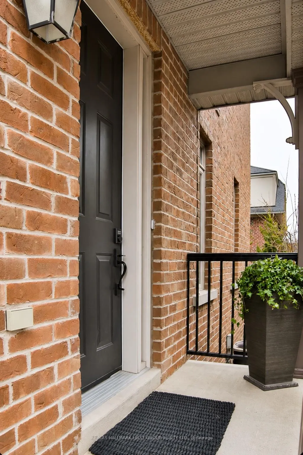 Photo 3 of 329 Dalesford Road, Etobicoke, Stonegate-Queensway — HOMEH