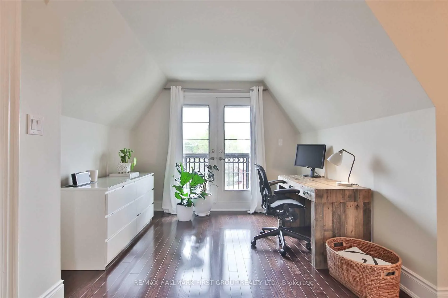 Photo 27 of 329 Dalesford Road, Etobicoke, Stonegate-Queensway — HOMEH