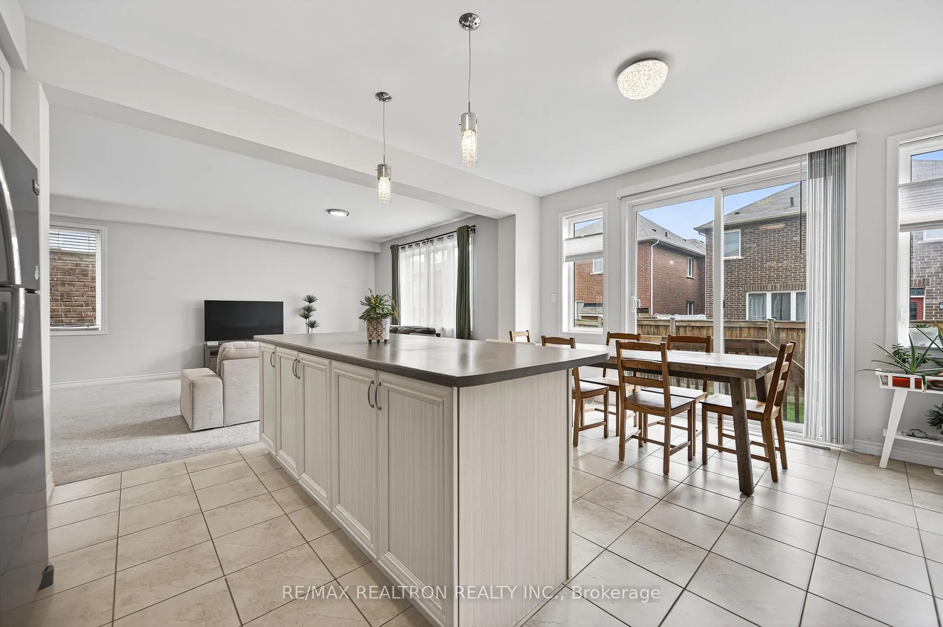 Photo 14 of 81 Enford Crescent, Brampton, Northwest Brampton — HOMEH