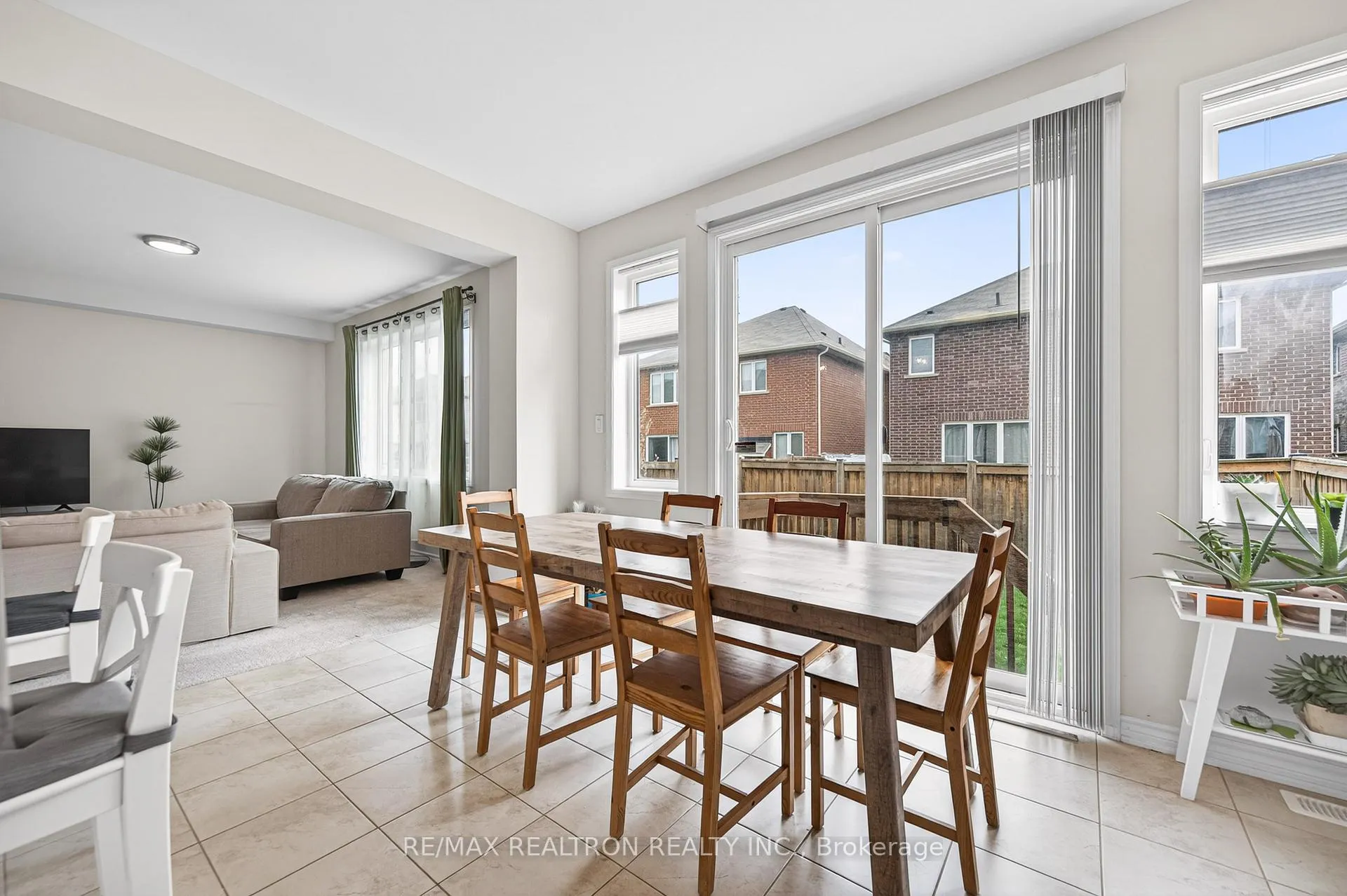 Photo 16 of 81 Enford Crescent, Brampton, Northwest Brampton — HOMEH
