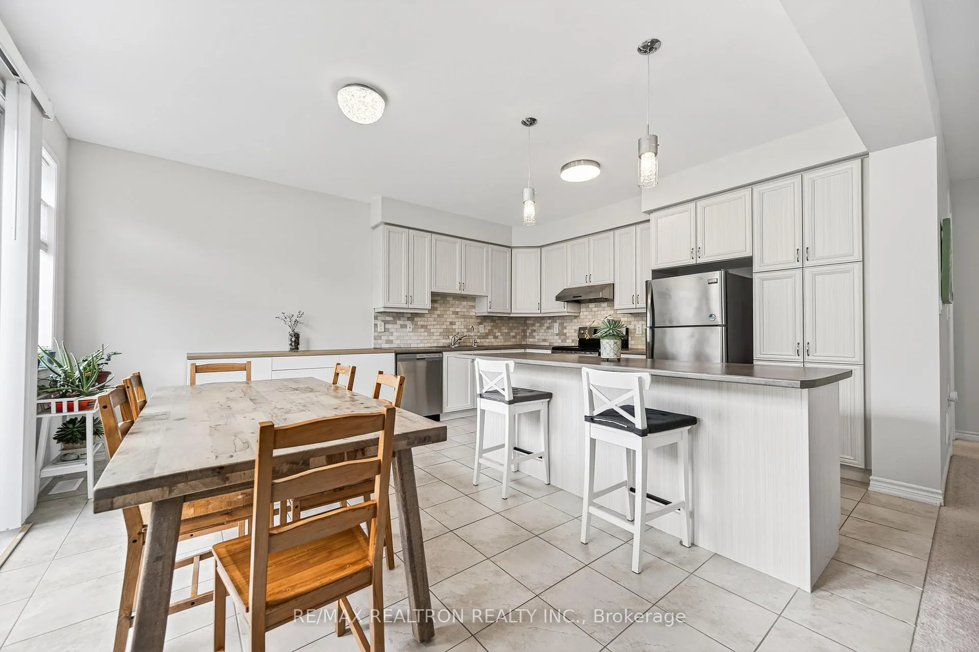 Photo 18 of 81 Enford Crescent, Brampton, Northwest Brampton — HOMEH