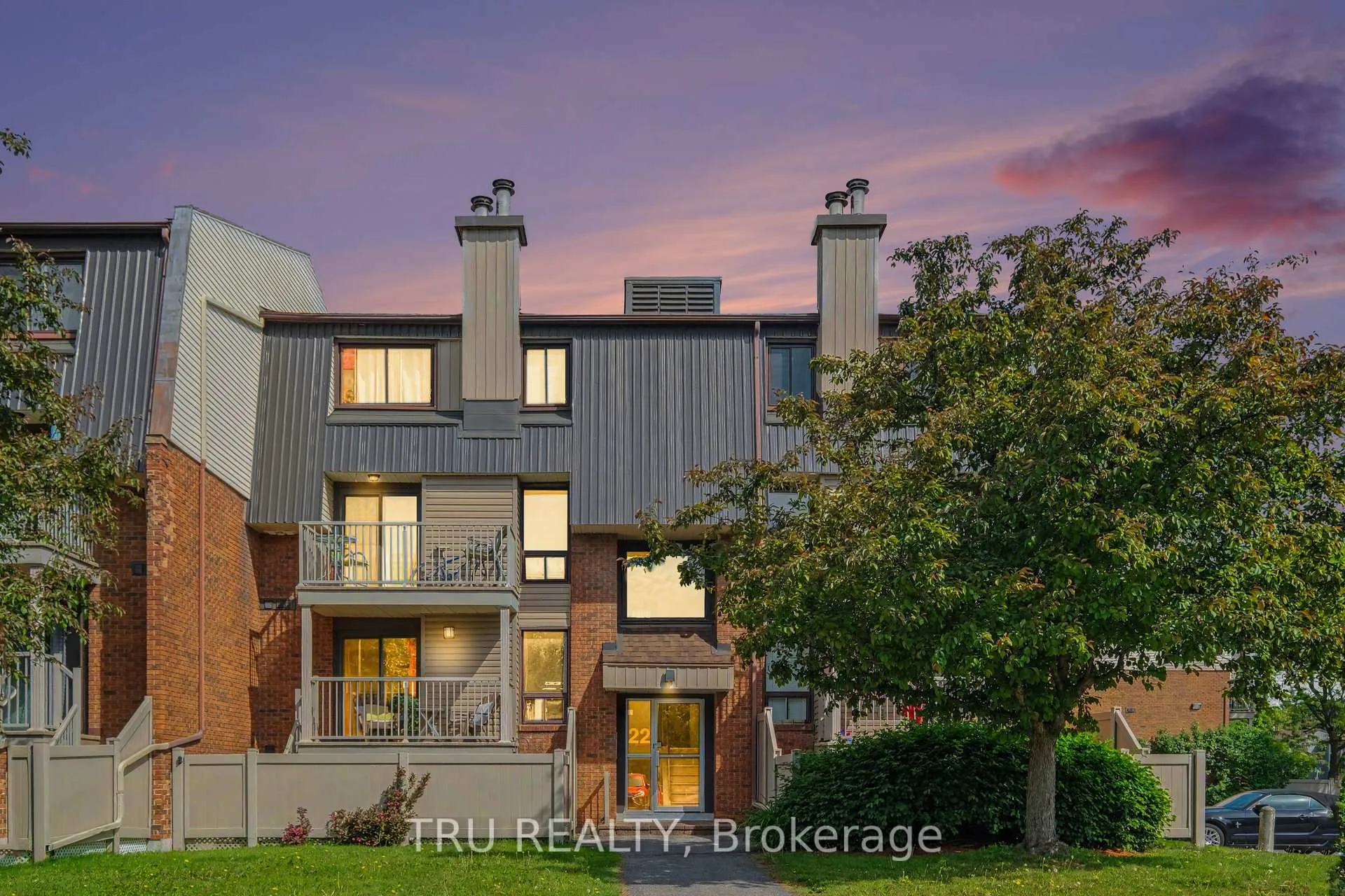 Front of Unit 8, 22 Sweetbriar Circle