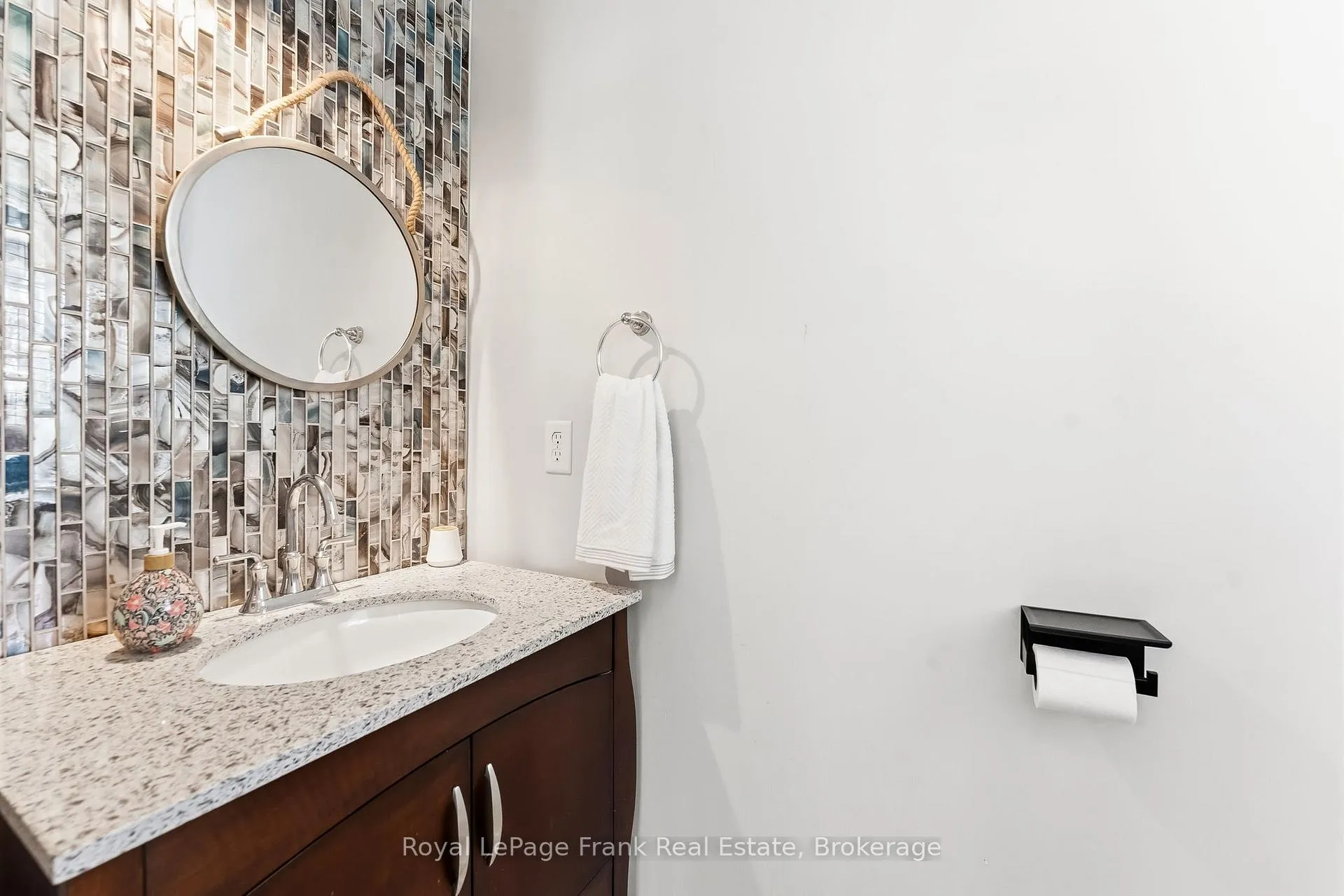 Photo 7 of 51 Goodhart Crescent, Ajax, Northwest Ajax — HOMEH