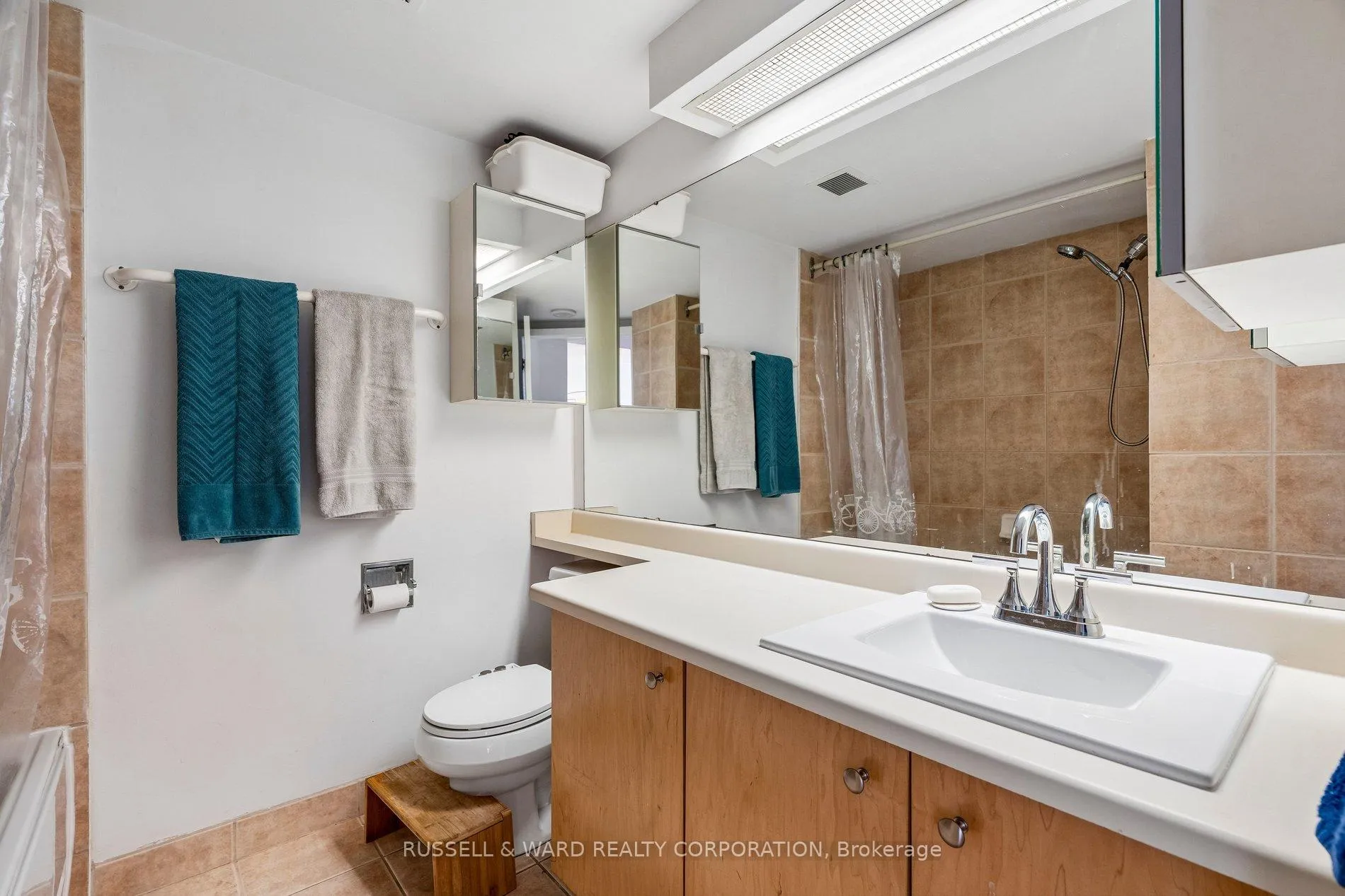 Photo 6 of Unit 911, 65 Scadding Avenue, Toronto, Waterfront Communities — HOMEH