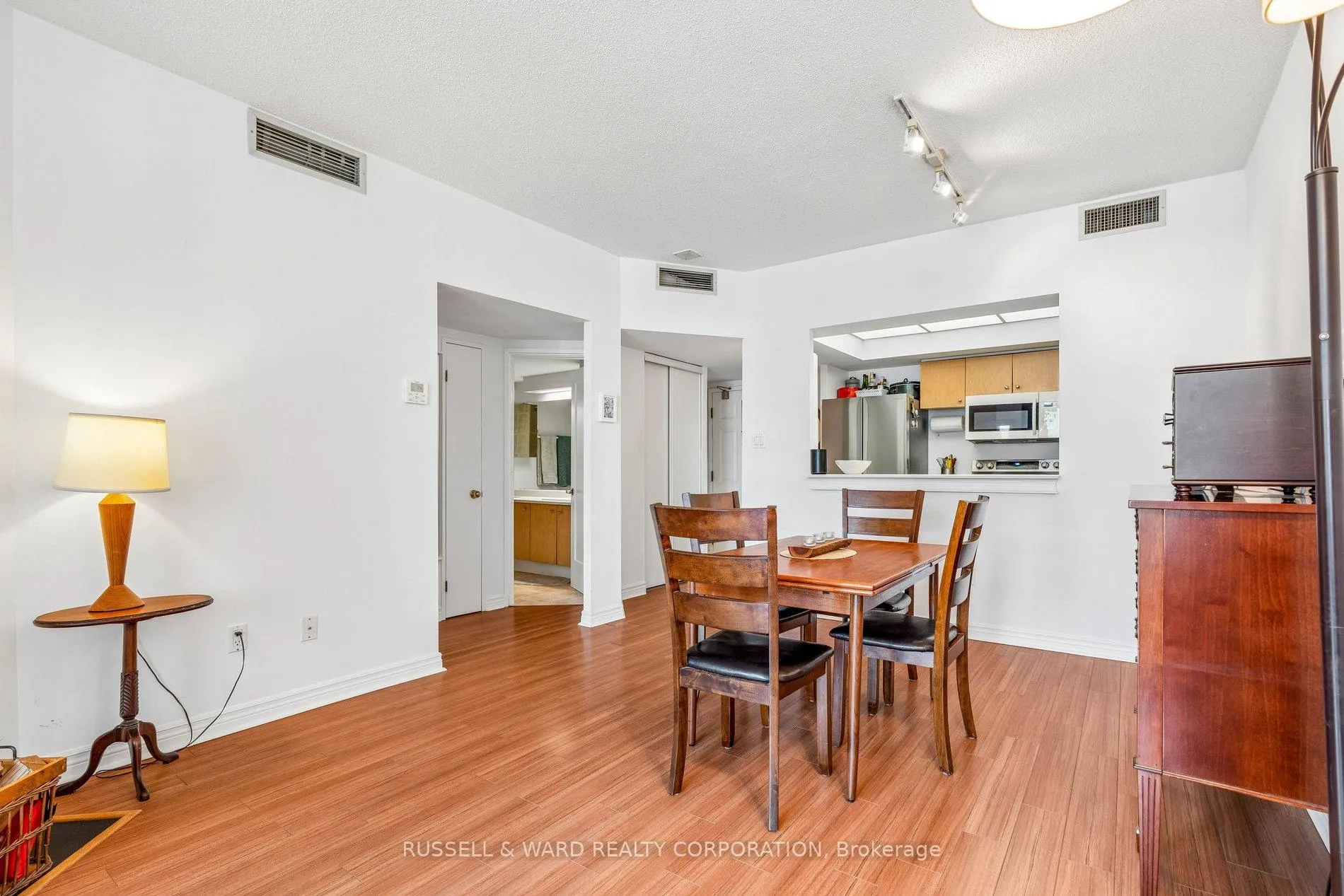 Photo 9 of Unit 911, 65 Scadding Avenue, Toronto, Waterfront Communities — HOMEH