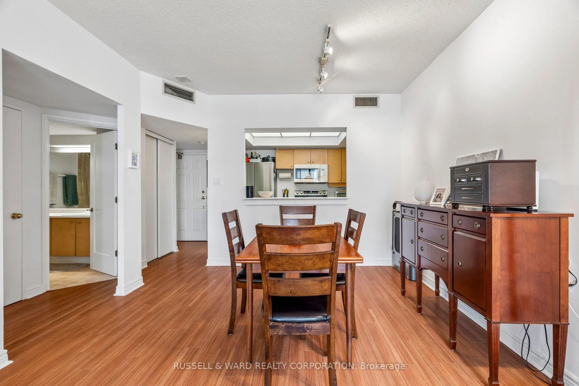 Photo 10 of Unit 911, 65 Scadding Avenue, Toronto, Waterfront Communities — HOMEH