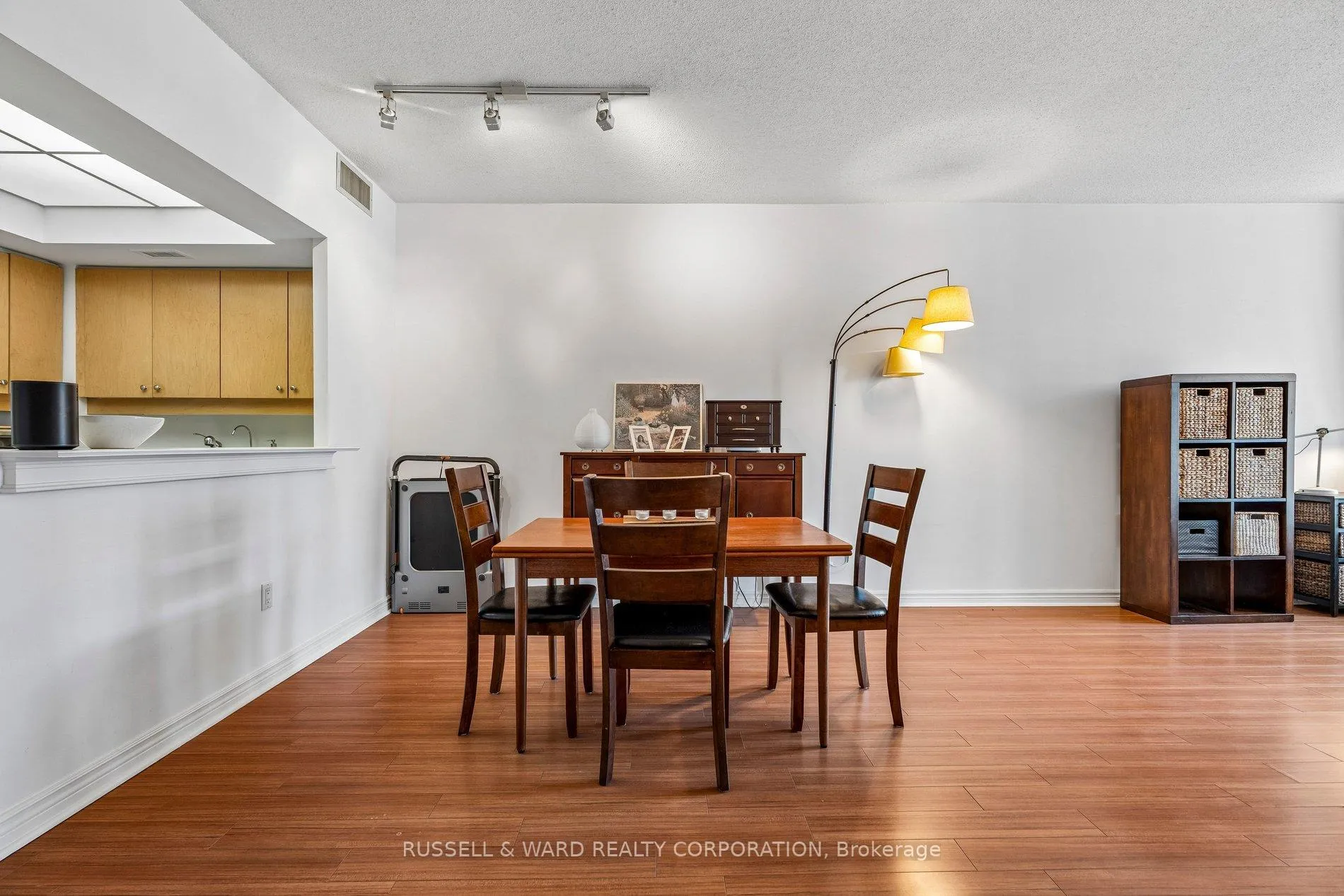 Photo 11 of Unit 911, 65 Scadding Avenue, Toronto, Waterfront Communities — HOMEH